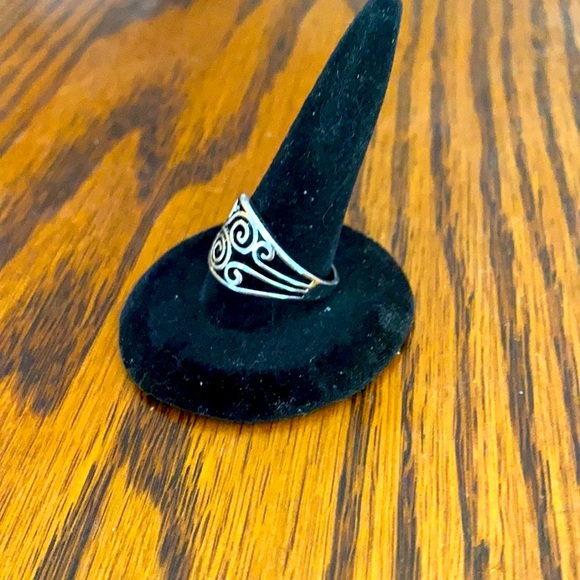 2 for $12. A silver design ring in size 8 - Picture 3 of 5